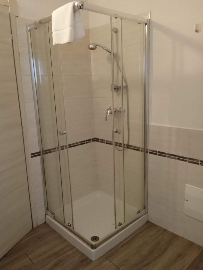 Hotel D 2 Non Accettiamo Franciesi Парма Екстериор снимка