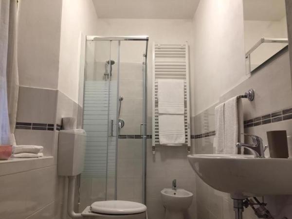 Hotel D 2 Non Accettiamo Franciesi Парма Екстериор снимка